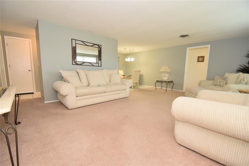 出租: $2,200 (2 贝兹, 2 浴室, 1704 平方英尺)