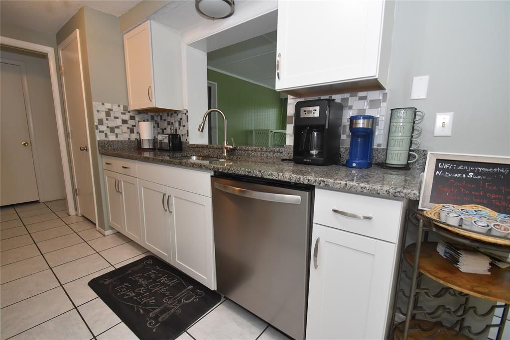 出租: $2,200 (2 贝兹, 2 浴室, 1704 平方英尺)