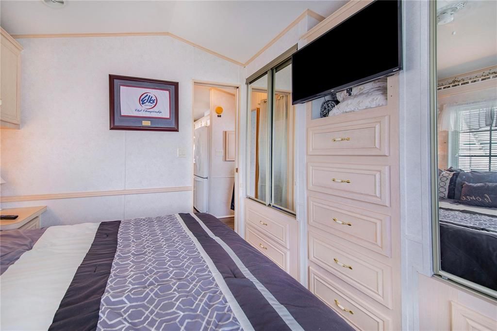 For Sale: $119,000 (1 beds, 1 baths, 480 Square Feet)