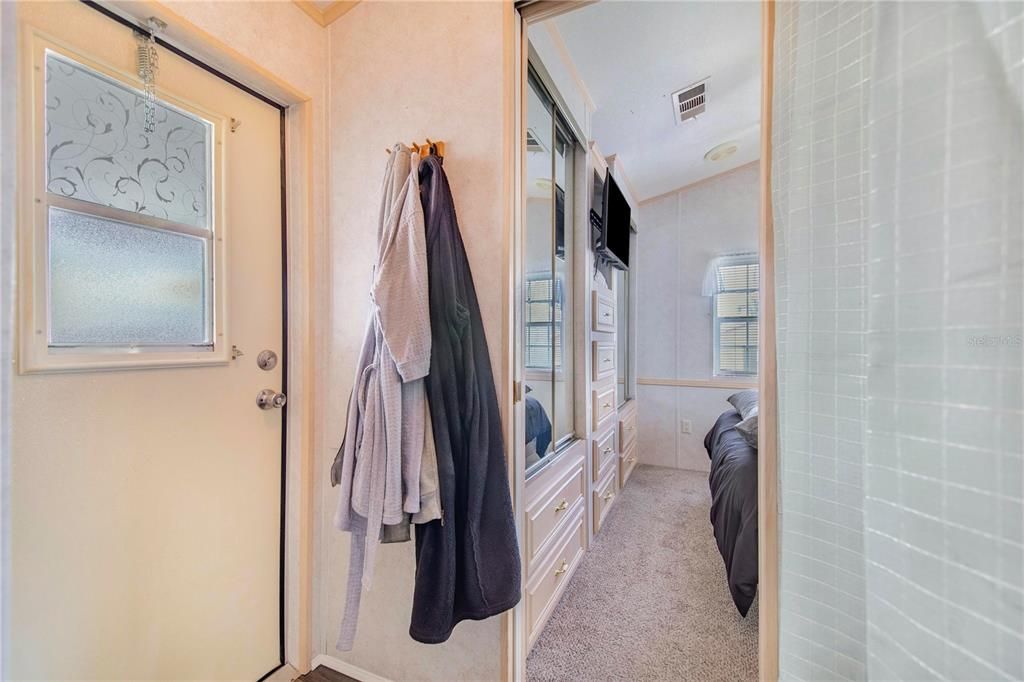 For Sale: $119,000 (1 beds, 1 baths, 480 Square Feet)