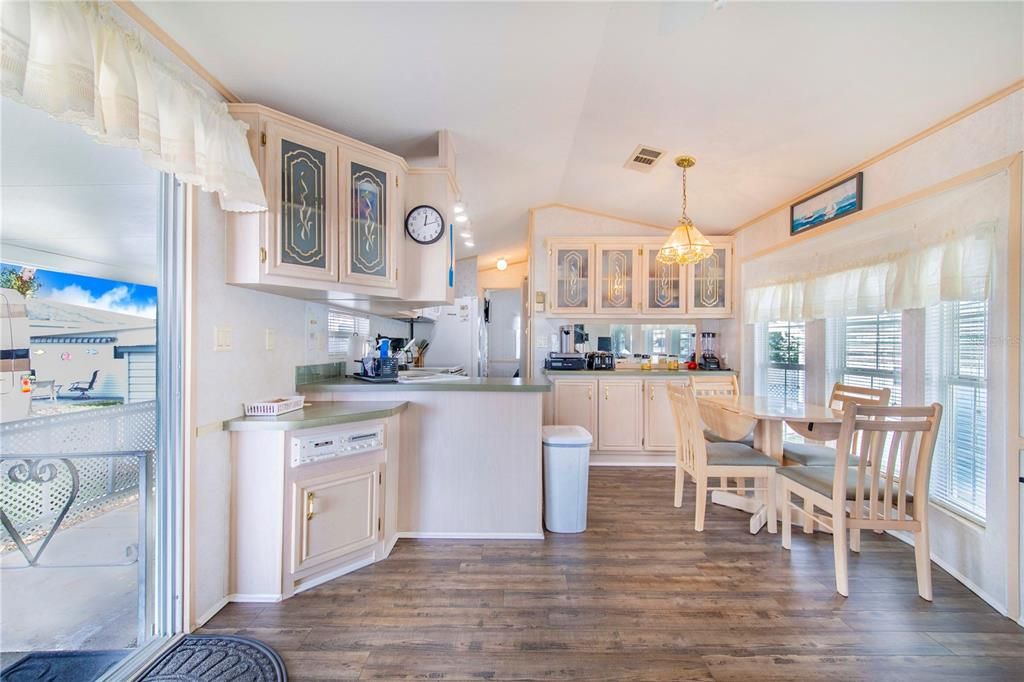 For Sale: $119,000 (1 beds, 1 baths, 480 Square Feet)