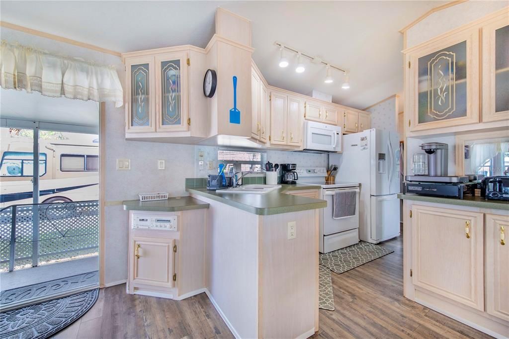 For Sale: $119,000 (1 beds, 1 baths, 480 Square Feet)