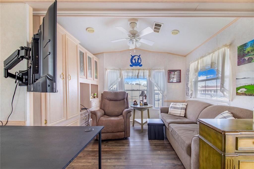 For Sale: $119,000 (1 beds, 1 baths, 480 Square Feet)