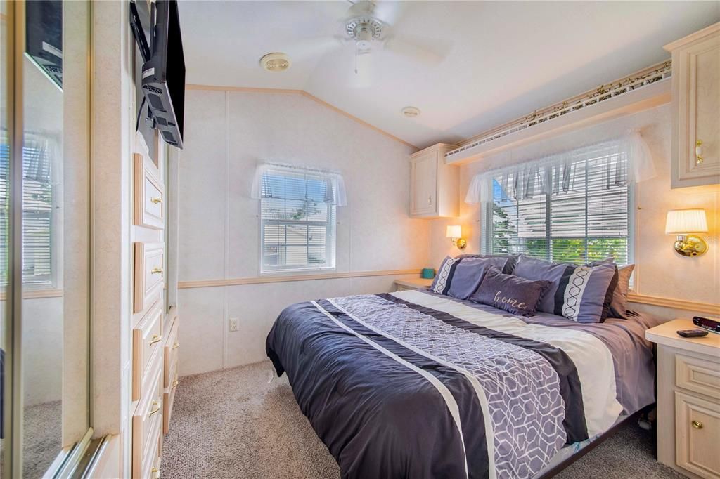 For Sale: $119,000 (1 beds, 1 baths, 480 Square Feet)