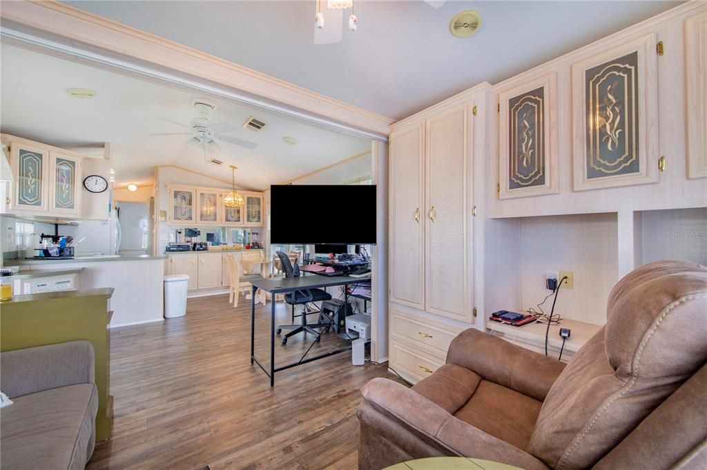 For Sale: $119,000 (1 beds, 1 baths, 480 Square Feet)