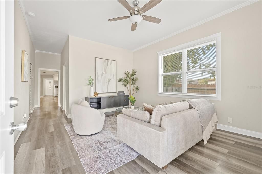 Под контрактом: $419,900 (4 спален, 3 ванн, 1856 Квадратных фут)