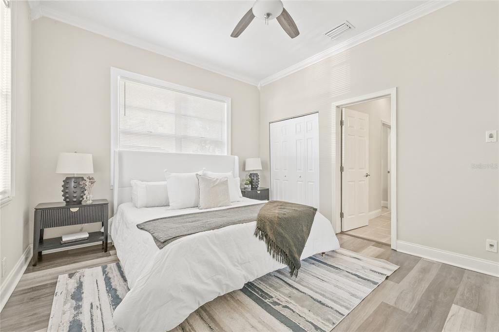 Под контрактом: $419,900 (4 спален, 3 ванн, 1856 Квадратных фут)