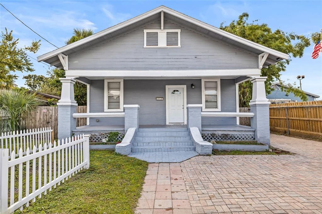 Под контрактом: $419,900 (4 спален, 3 ванн, 1856 Квадратных фут)