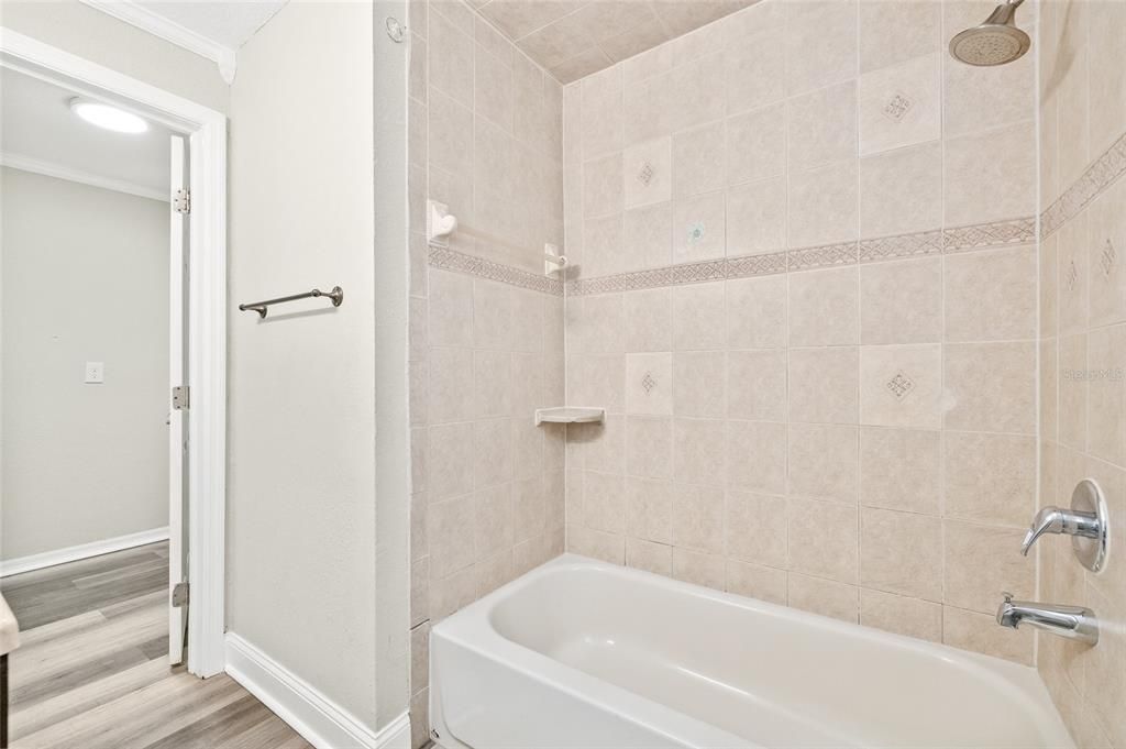 Под контрактом: $419,900 (4 спален, 3 ванн, 1856 Квадратных фут)