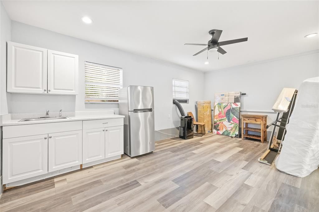 Под контрактом: $419,900 (4 спален, 3 ванн, 1856 Квадратных фут)