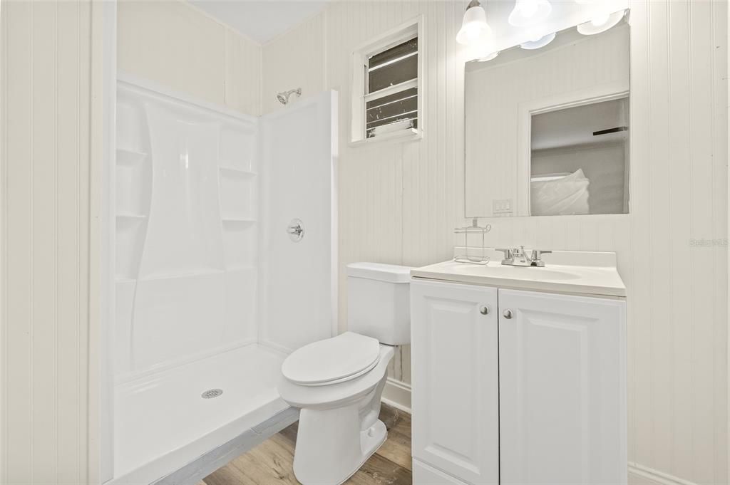 Под контрактом: $419,900 (4 спален, 3 ванн, 1856 Квадратных фут)