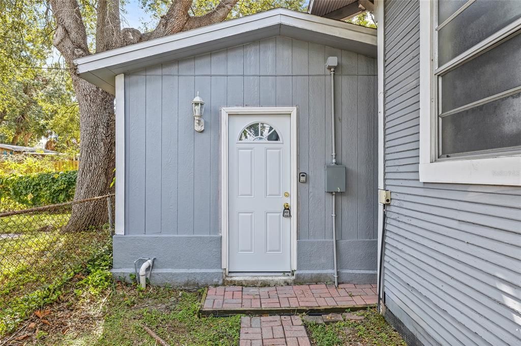 Под контрактом: $419,900 (4 спален, 3 ванн, 1856 Квадратных фут)