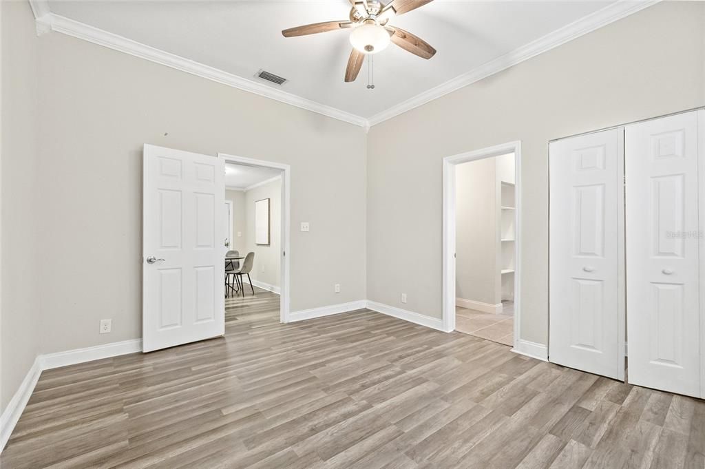 Под контрактом: $419,900 (4 спален, 3 ванн, 1856 Квадратных фут)