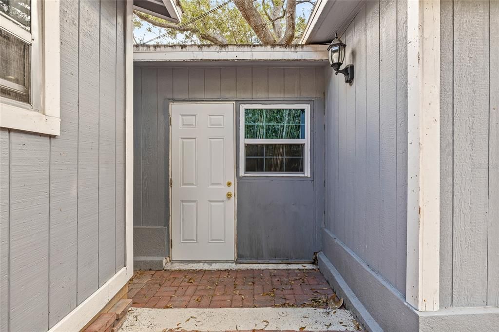 Под контрактом: $419,900 (4 спален, 3 ванн, 1856 Квадратных фут)