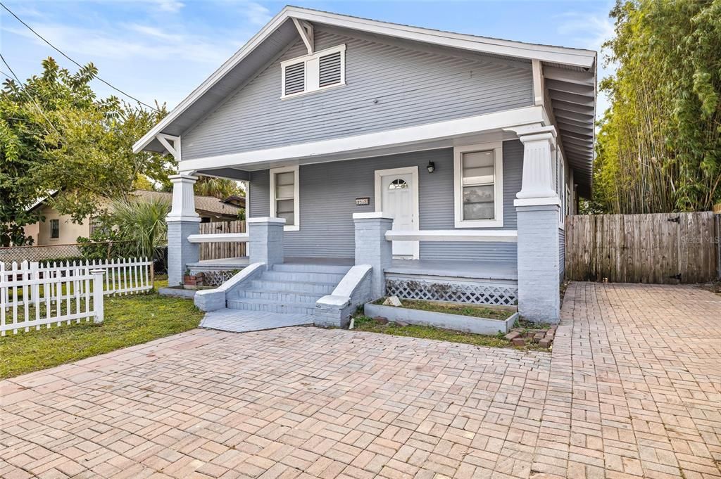 Под контрактом: $419,900 (4 спален, 3 ванн, 1856 Квадратных фут)