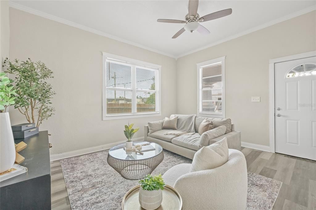 Под контрактом: $419,900 (4 спален, 3 ванн, 1856 Квадратных фут)