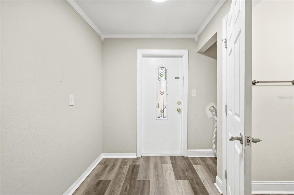 Под контрактом: $419,900 (4 спален, 3 ванн, 1856 Квадратных фут)