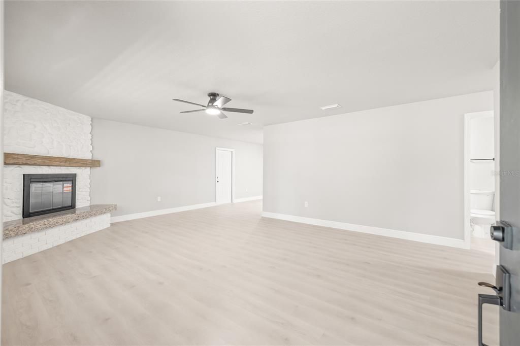 For Sale: $279,900 (3 beds, 2 baths, 1628 Square Feet)