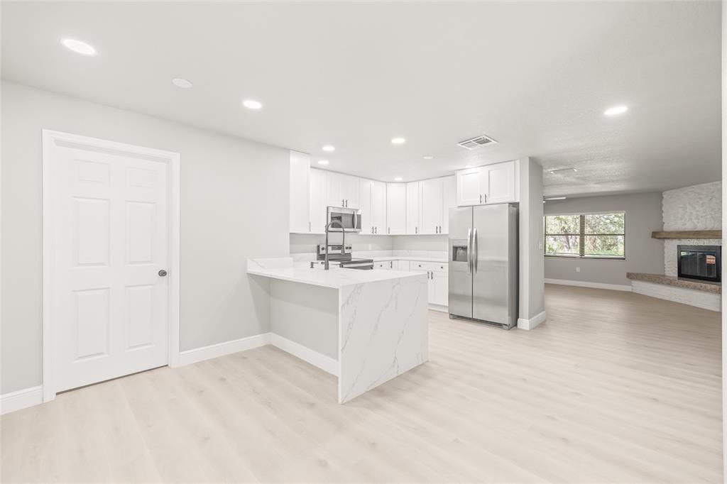 For Sale: $279,900 (3 beds, 2 baths, 1628 Square Feet)