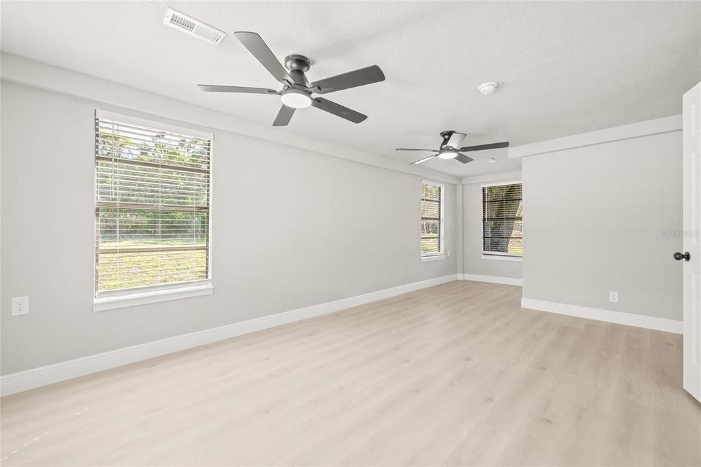 For Sale: $279,900 (3 beds, 2 baths, 1628 Square Feet)