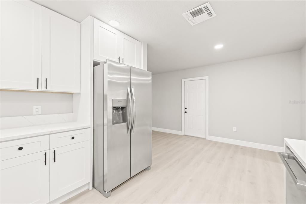 For Sale: $279,900 (3 beds, 2 baths, 1628 Square Feet)