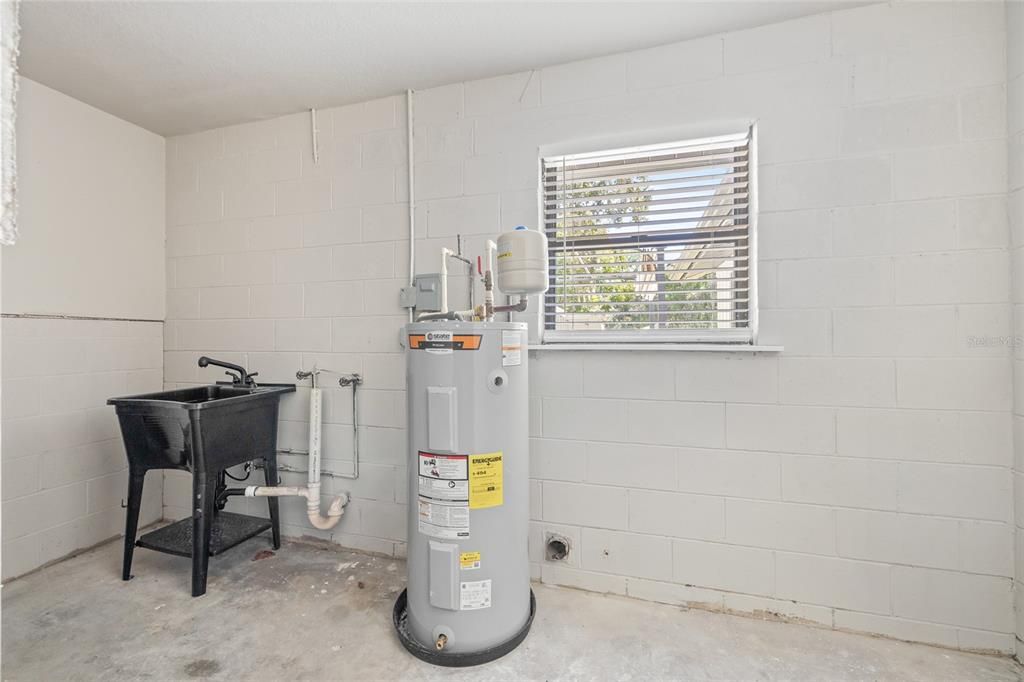 For Sale: $279,900 (3 beds, 2 baths, 1628 Square Feet)