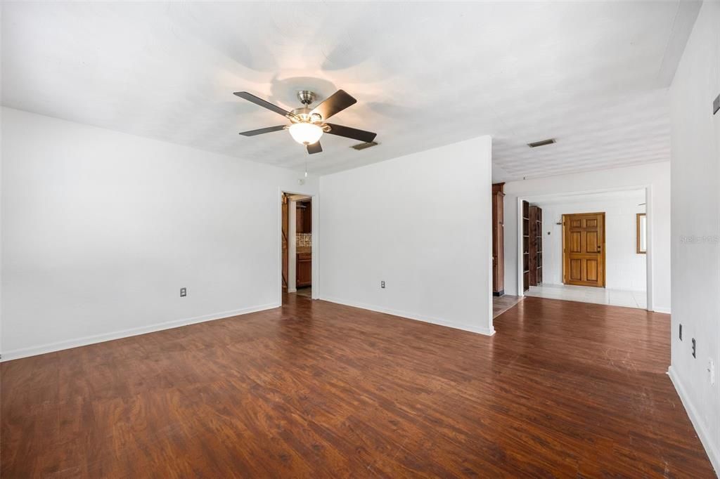 待售: $249,999 (3 贝兹, 2 浴室, 1539 平方英尺)