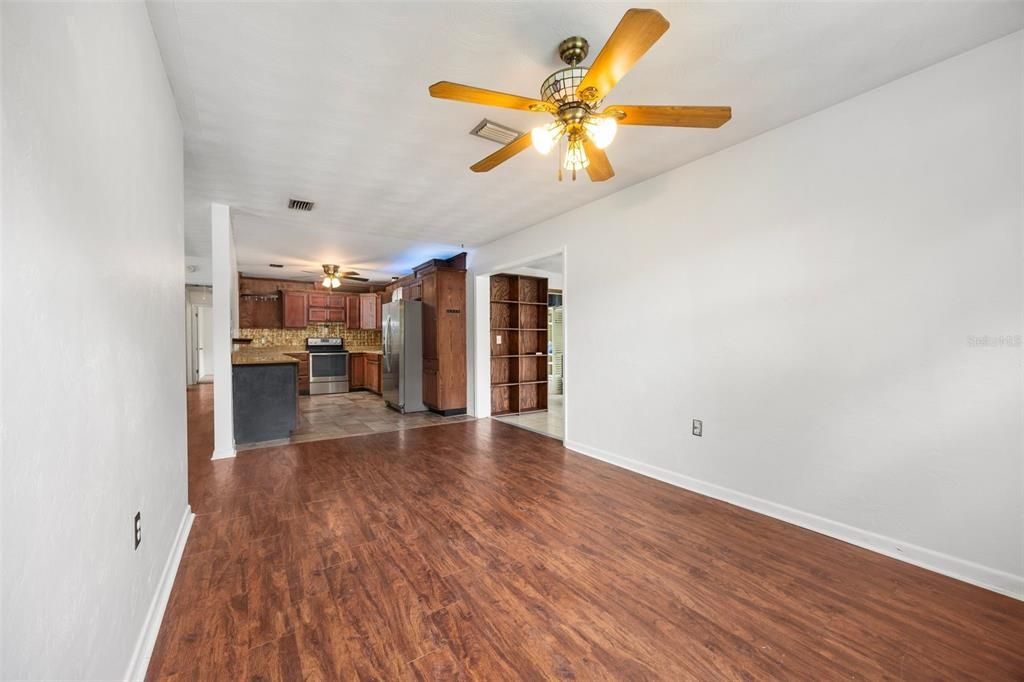 待售: $249,999 (3 贝兹, 2 浴室, 1539 平方英尺)