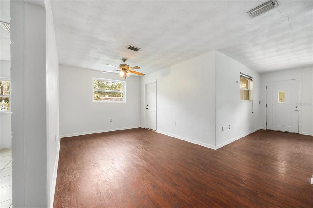 待售: $249,999 (3 贝兹, 2 浴室, 1539 平方英尺)