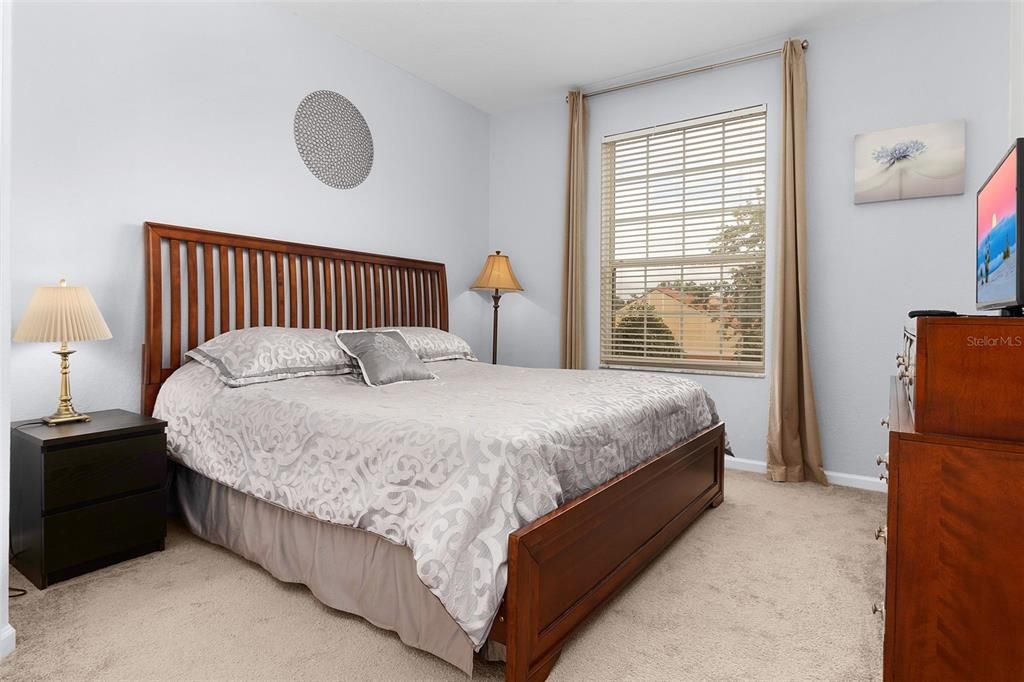 For Sale: $274,500 (2 beds, 2 baths, 1081 Square Feet)