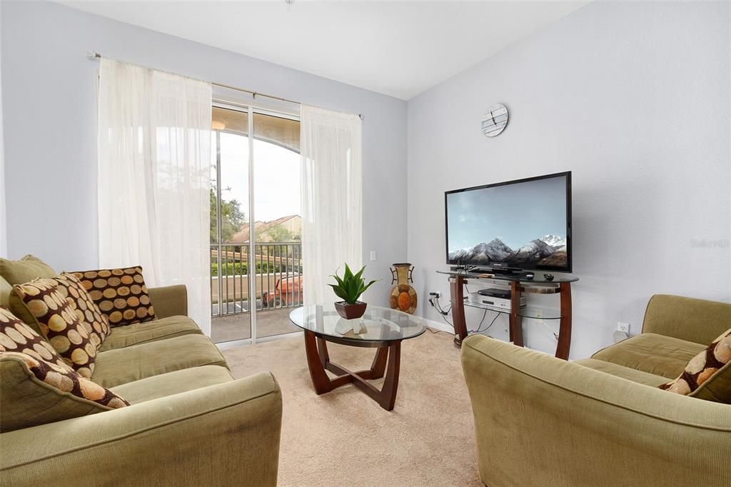 For Sale: $274,500 (2 beds, 2 baths, 1081 Square Feet)