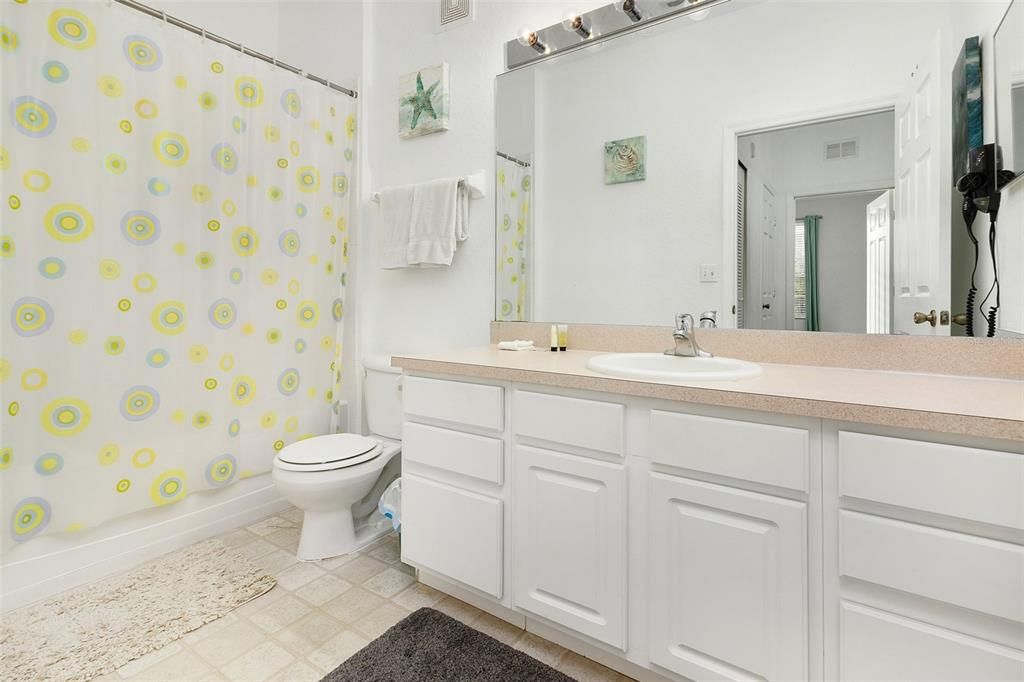 For Sale: $274,500 (2 beds, 2 baths, 1081 Square Feet)