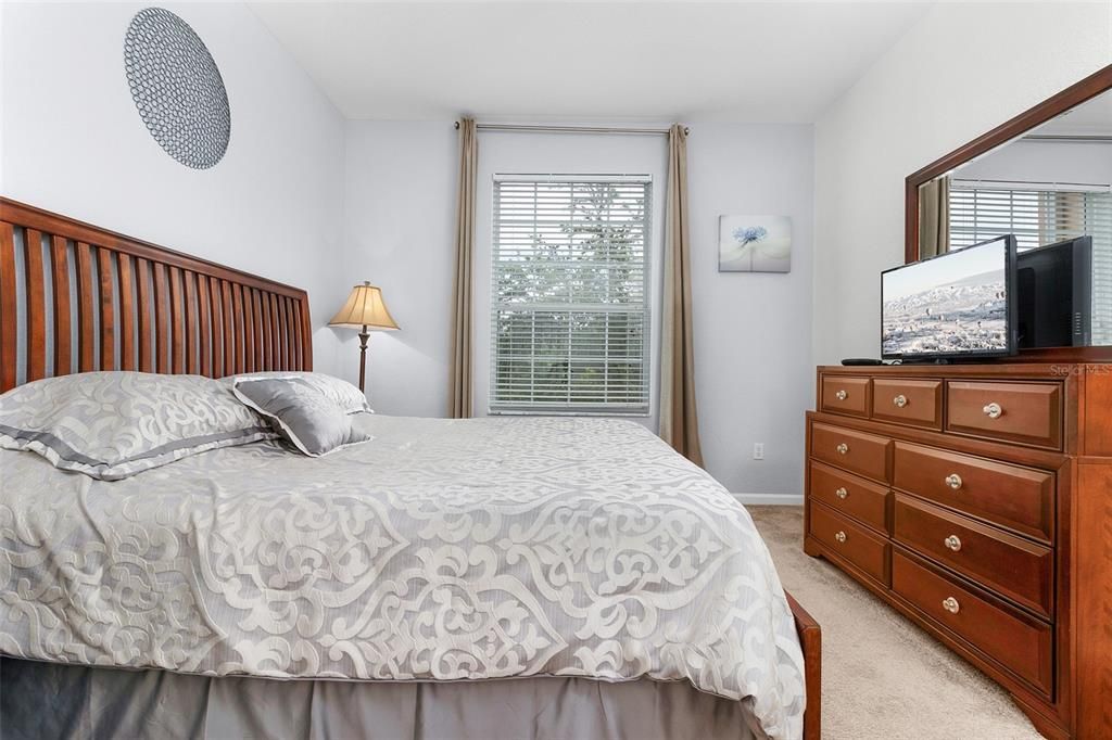 For Sale: $274,500 (2 beds, 2 baths, 1081 Square Feet)