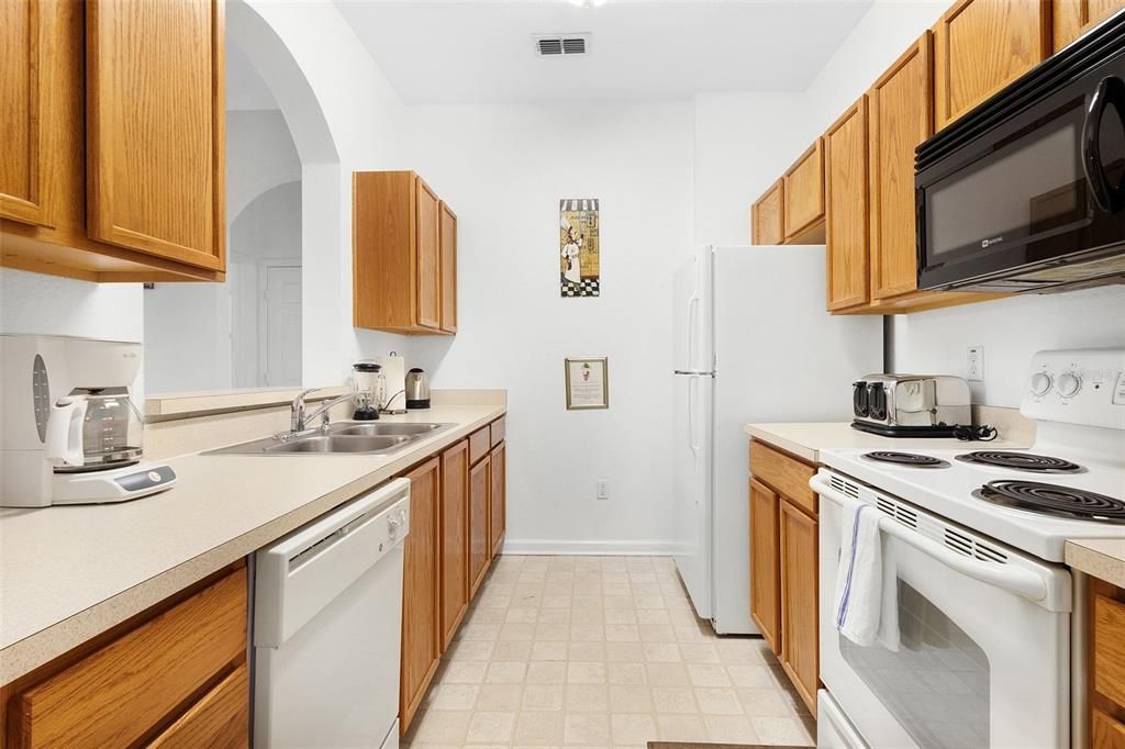 For Sale: $274,500 (2 beds, 2 baths, 1081 Square Feet)