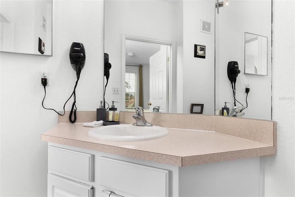 For Sale: $274,500 (2 beds, 2 baths, 1081 Square Feet)