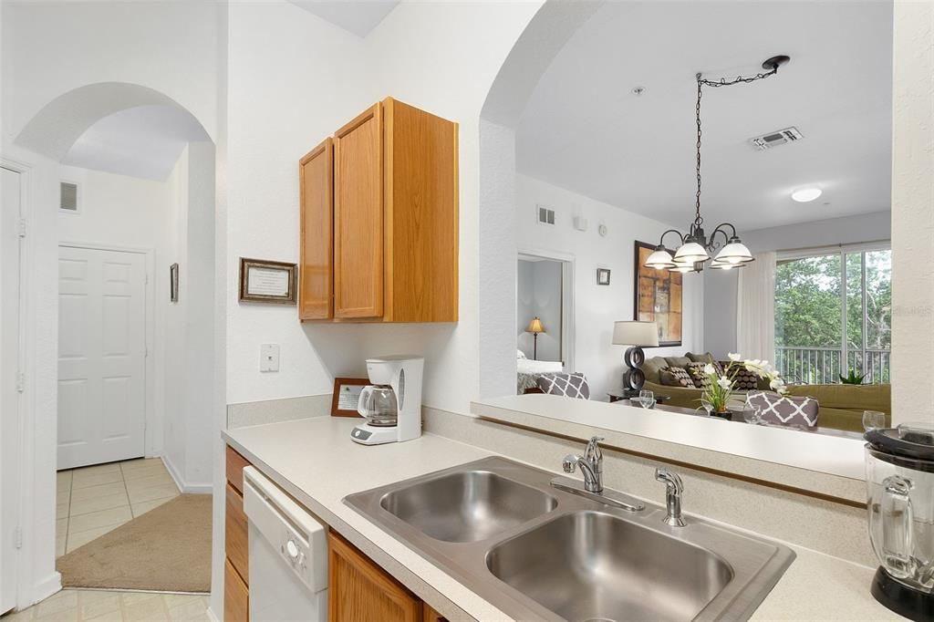 For Sale: $274,500 (2 beds, 2 baths, 1081 Square Feet)