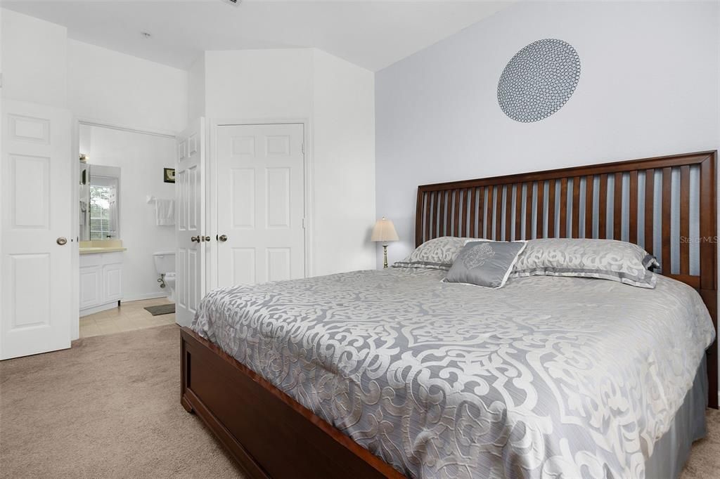 For Sale: $274,500 (2 beds, 2 baths, 1081 Square Feet)