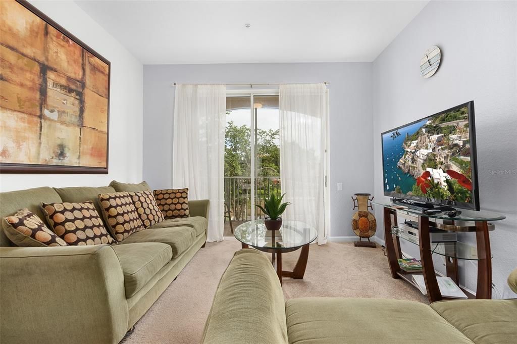 For Sale: $274,500 (2 beds, 2 baths, 1081 Square Feet)