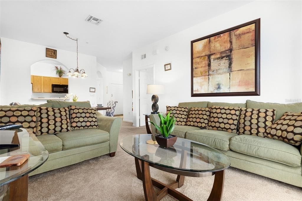 For Sale: $274,500 (2 beds, 2 baths, 1081 Square Feet)