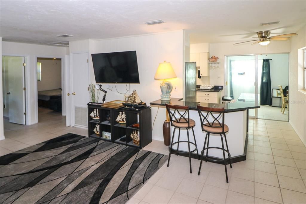 For Sale: $185,000 (2 beds, 1 baths, 1108 Square Feet)