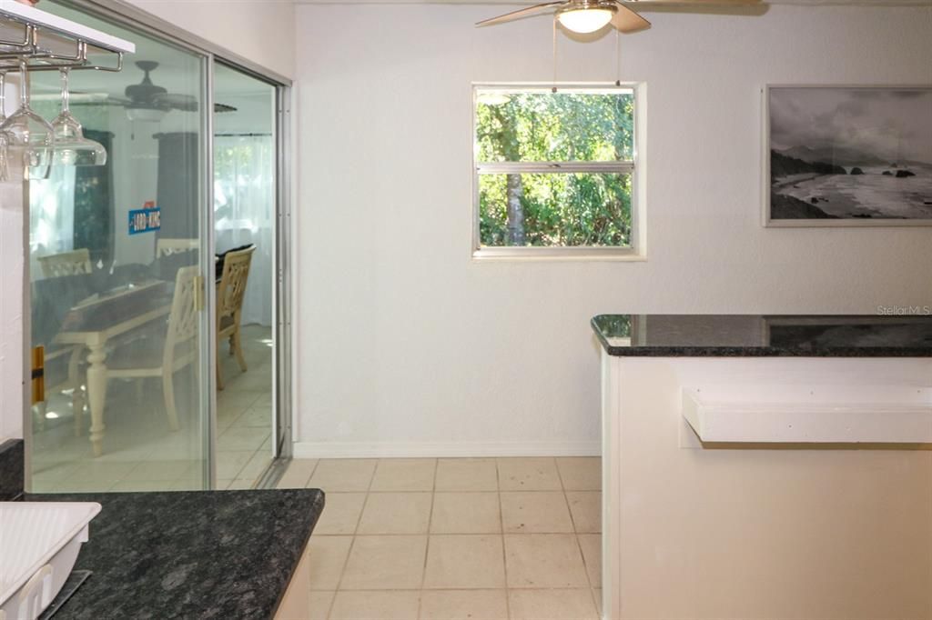 For Sale: $185,000 (2 beds, 1 baths, 1108 Square Feet)