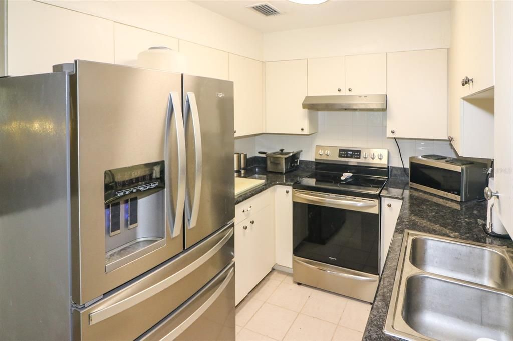 For Sale: $185,000 (2 beds, 1 baths, 1108 Square Feet)
