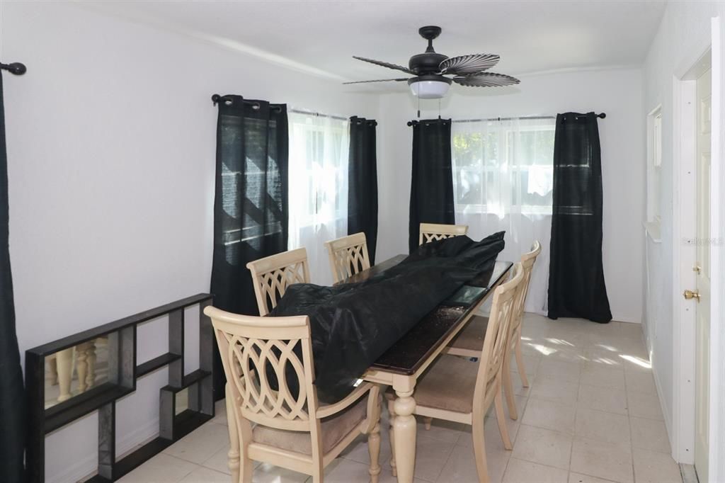 For Sale: $185,000 (2 beds, 1 baths, 1108 Square Feet)