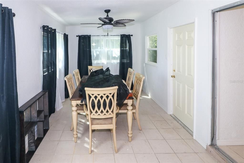 For Sale: $185,000 (2 beds, 1 baths, 1108 Square Feet)