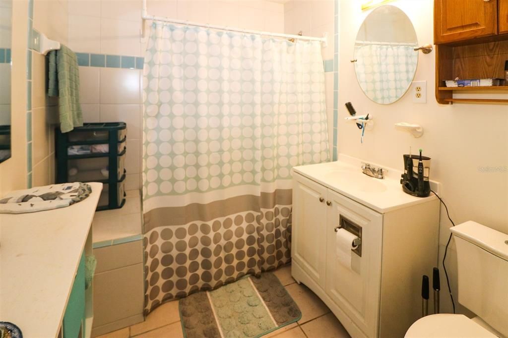 For Sale: $185,000 (2 beds, 1 baths, 1108 Square Feet)