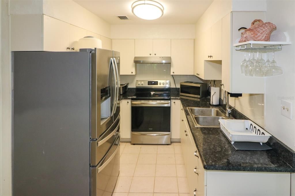 For Sale: $185,000 (2 beds, 1 baths, 1108 Square Feet)