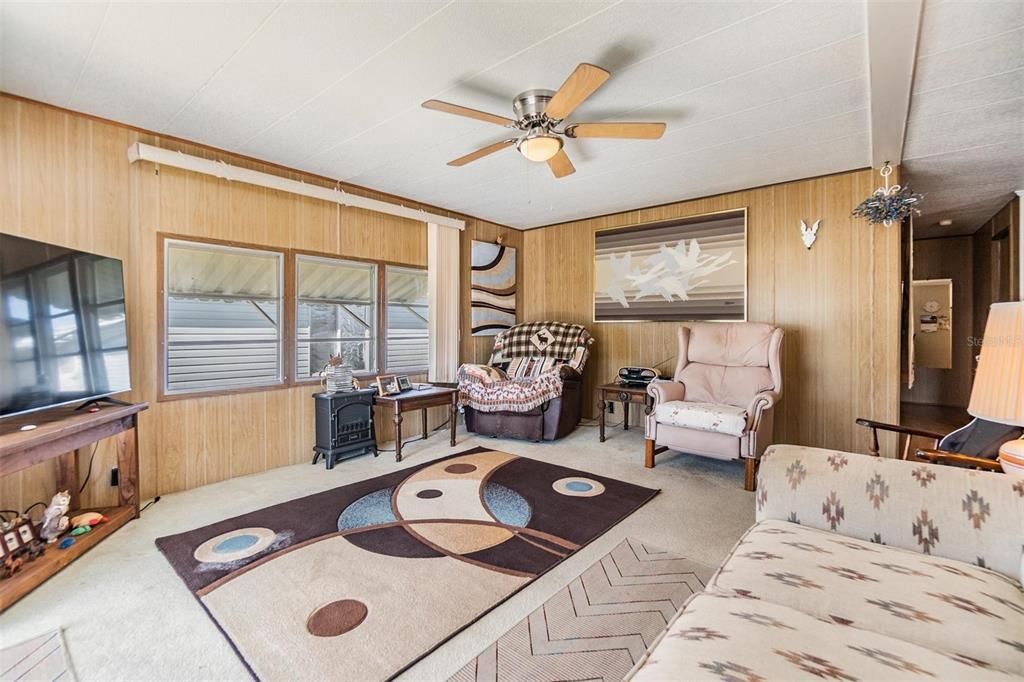 待售: $122,500 (2 贝兹, 2 浴室, 960 平方英尺)