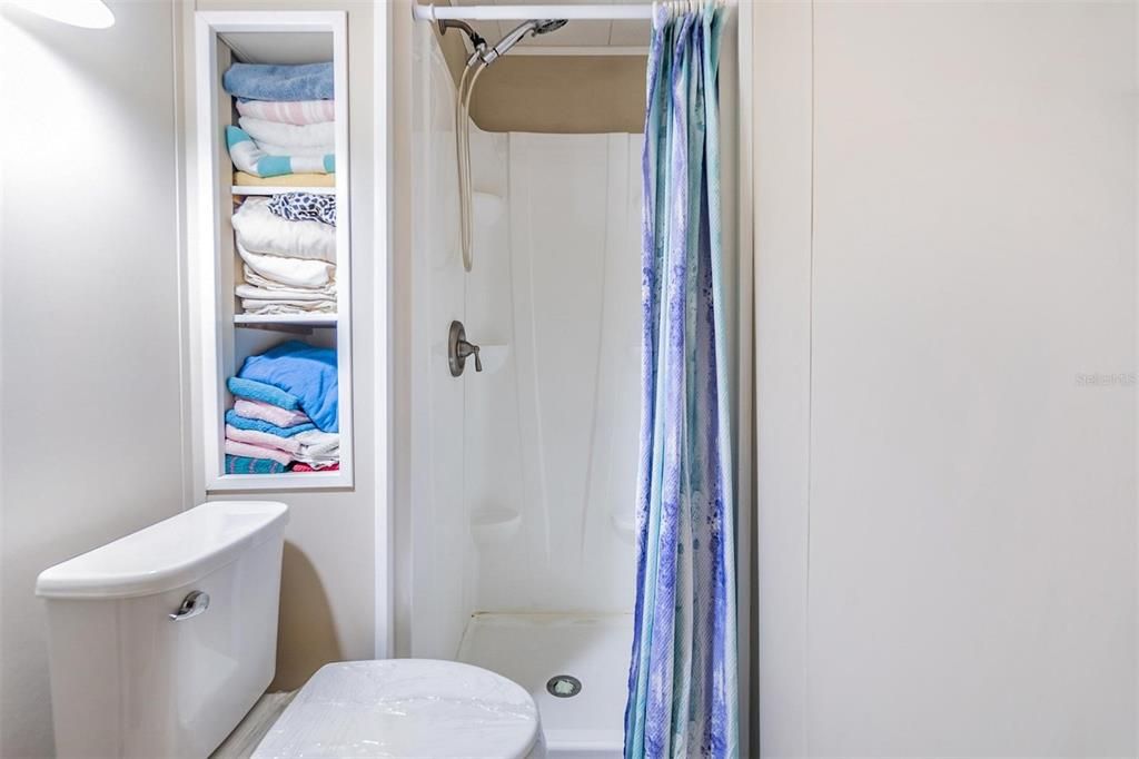 待售: $122,500 (2 贝兹, 2 浴室, 960 平方英尺)