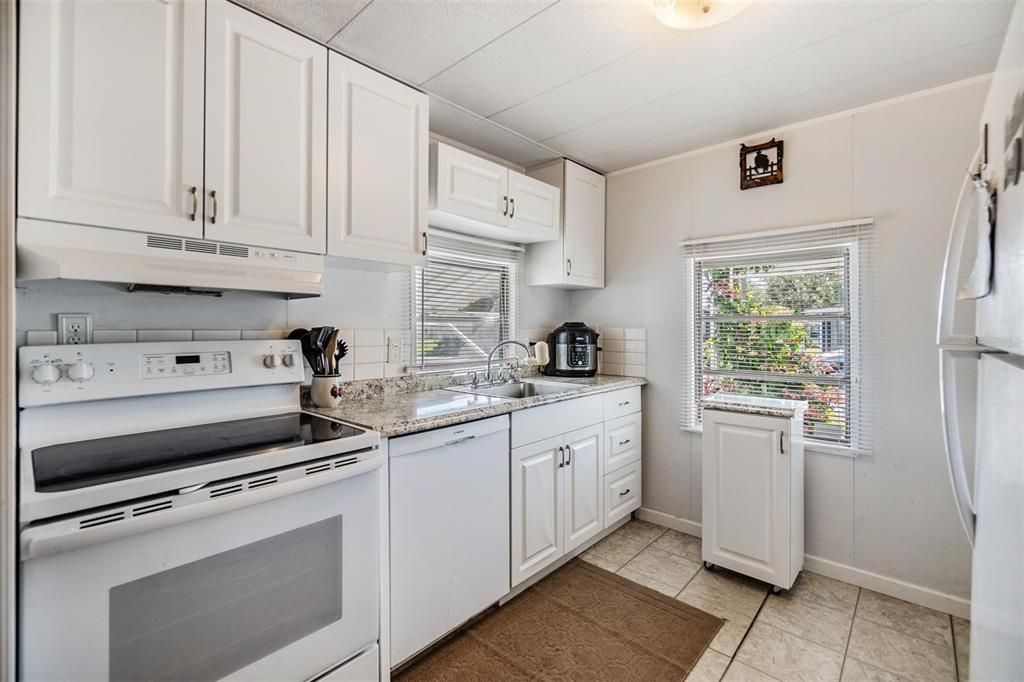 待售: $122,500 (2 贝兹, 2 浴室, 960 平方英尺)