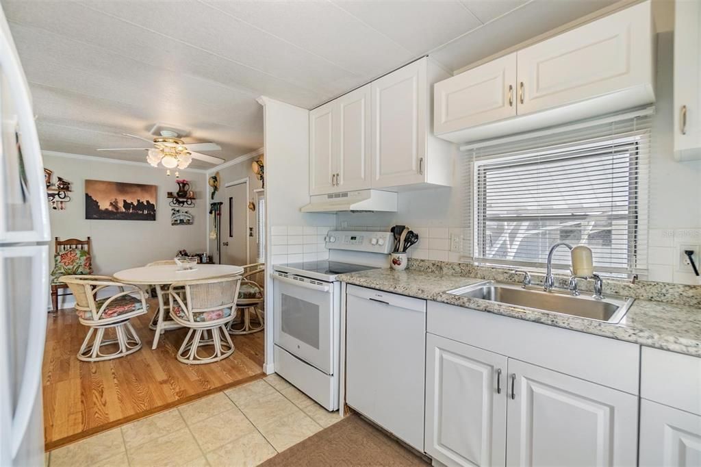 待售: $122,500 (2 贝兹, 2 浴室, 960 平方英尺)